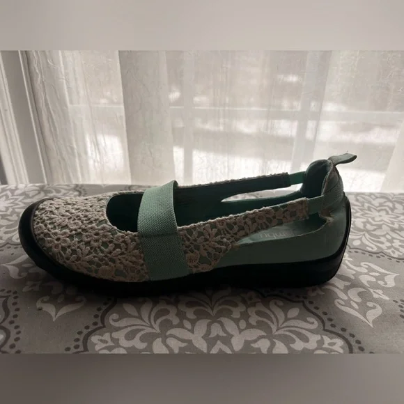 Jambu Mint Green Crochet Lace Ballet Flats with Elastic Strap - Picture 5 of 9